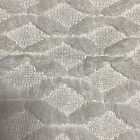 Madizz set of 4 soft 100% Polyester pillow covers white - Picture 2 of 3